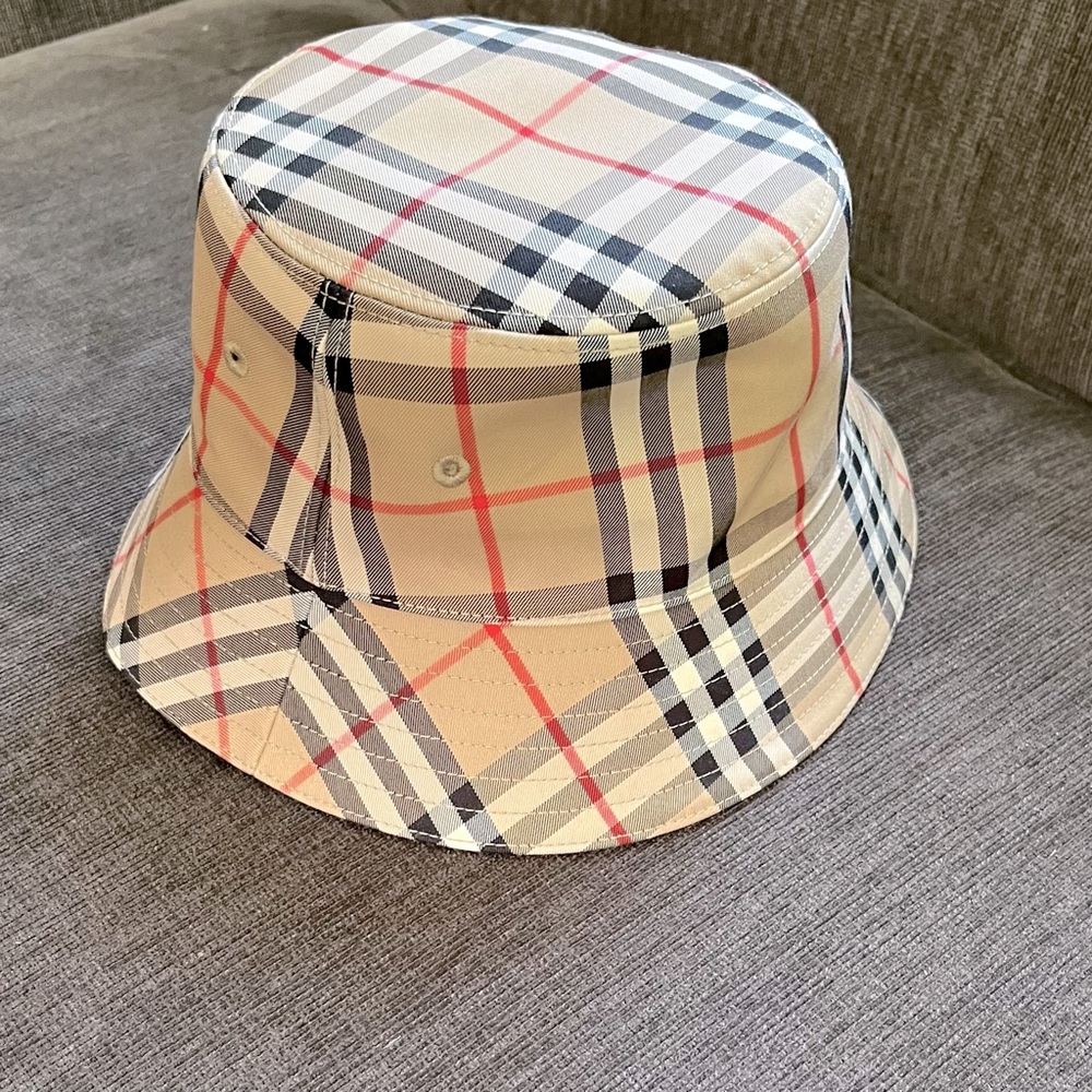 Burberry Kids Bucket Hat. Excellent condition. No tags but never worn.